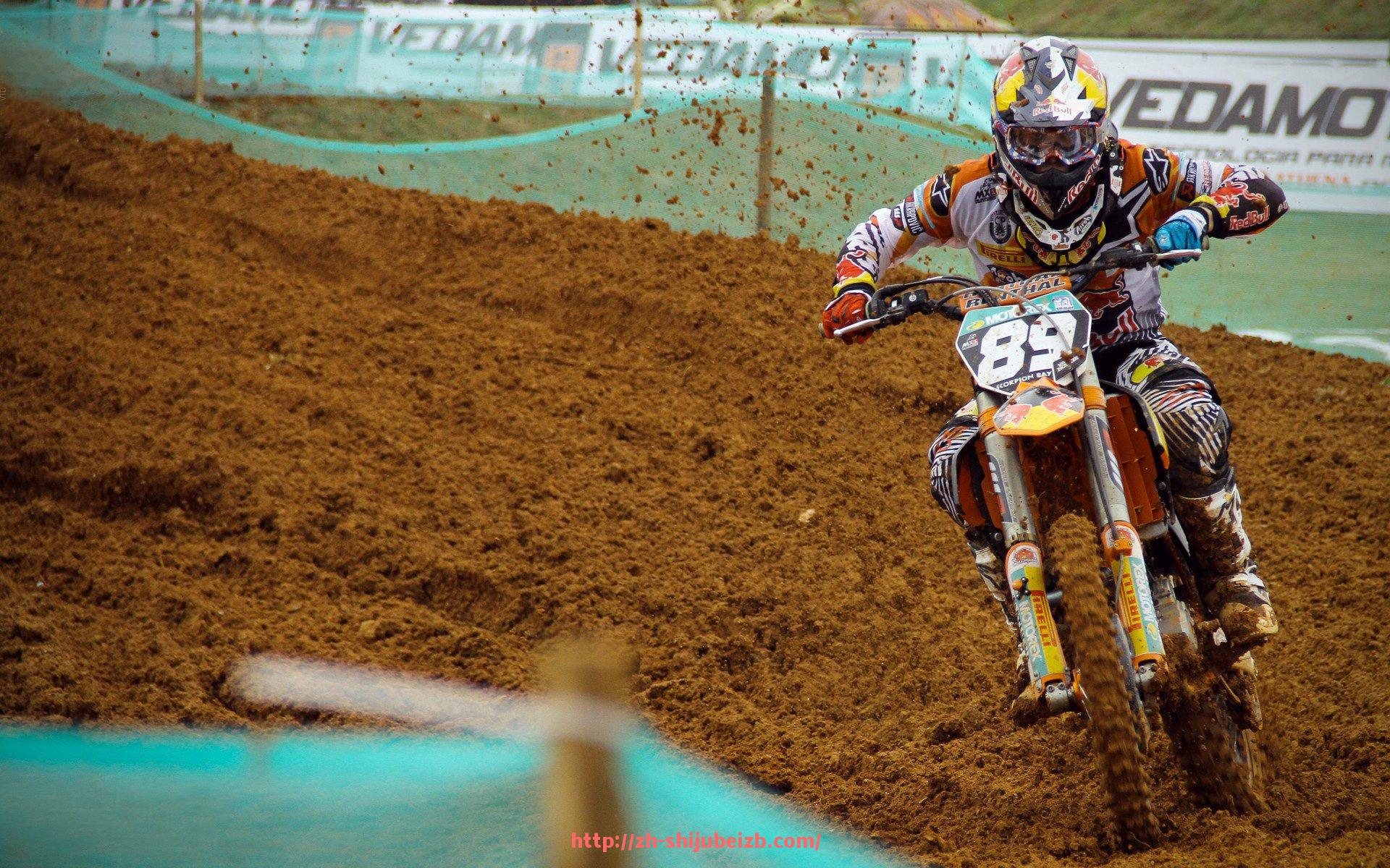 世俱杯直播-男生使用健身器材减肥动作及注意事项